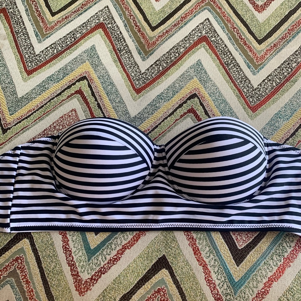 CUPSHE black/white bikini top. XL. NWT 🖤